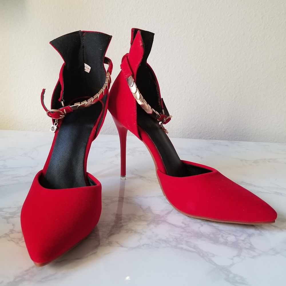 Stunning red velvet shoe